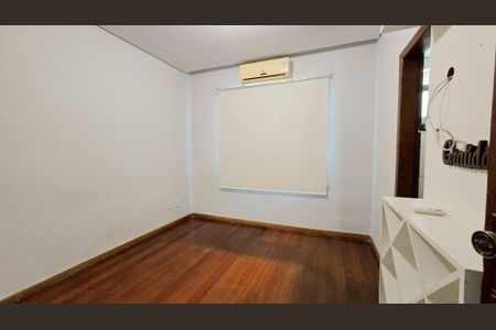 Casa à venda com 105m², 3 quartos e 4 vagas Casa à venda com 105m², 3 quartos e 4 vagasQuarto