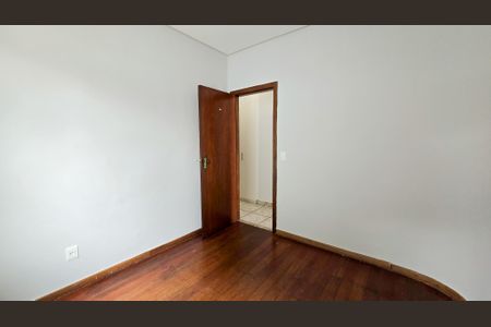 Casa à venda com 105m², 3 quartos e 4 vagas Casa à venda com 105m², 3 quartos e 4 vagasQuarto 2