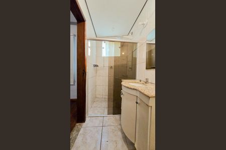 Casa à venda com 105m², 3 quartos e 4 vagas Casa à venda com 105m², 3 quartos e 4 vagasBanheiro Social