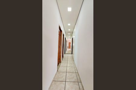 Casa à venda com 105m², 3 quartos e 4 vagas Casa à venda com 105m², 3 quartos e 4 vagasCorredor