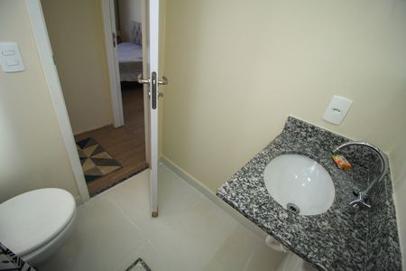 Apartamento para alugar com 45m², 2 quartos e sem vaga Apartamento para alugar com 45m², 2 quartos e sem vagaBanheiro social