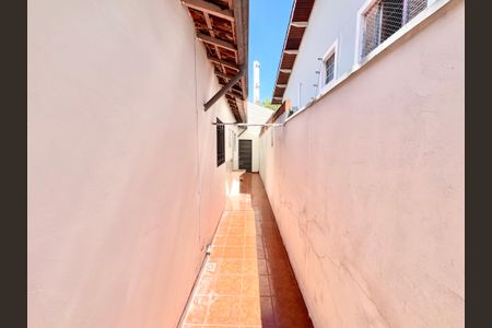 Casa à venda com 90m², 2 quartos e 2 vagasCorredor