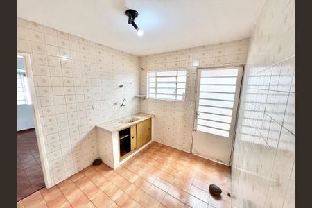 Cozinha de casa para alugar com 2 quartos, 90m² em Vila Ester (zona Norte), São Paulo