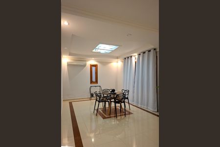 Sala de casa para alugar com 4 quartos, 173m² em Vila Caiçara, Praia Grande