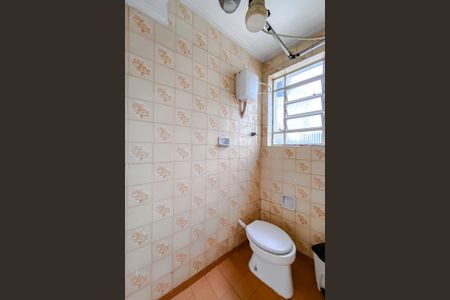 Casa à venda com 238m², 3 quartos e 8 vagasBanheiro de Serviço