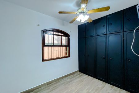 Casa à venda com 238m², 3 quartos e 8 vagasQuarto 2