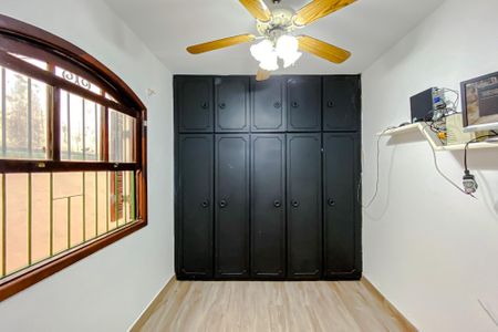 Casa à venda com 238m², 3 quartos e 8 vagasQuarto 2