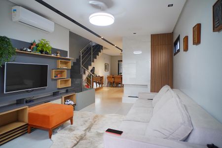 Sala de casa de condomínio à venda com 3 quartos, 129m² em Hípica, Porto Alegre