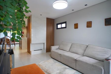 Sala de casa de condomínio à venda com 3 quartos, 129m² em Hípica, Porto Alegre