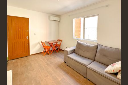 Sala de apartamento para alugar com 2 quartos, 49m² em Serraria, São José