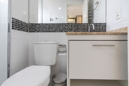 Apartamento para alugar com 74m², 2 quartos e 2 vagas Apartamento para alugar com 74m², 2 quartos e 2 vagasBanheiro da Suíte