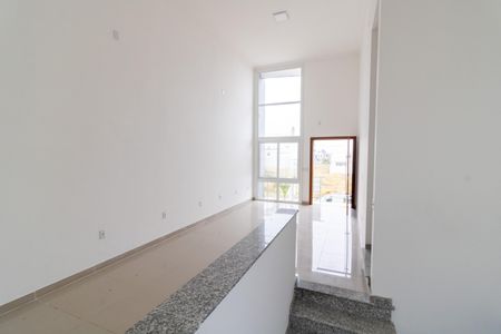 Casa à venda com 165m², 3 quartos e 2 vagas Casa à venda com 165m², 3 quartos e 2 vagasSala