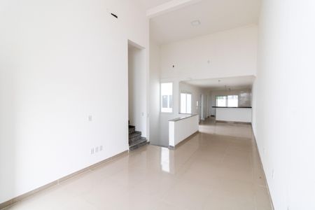 Casa à venda com 165m², 3 quartos e 2 vagas Casa à venda com 165m², 3 quartos e 2 vagasSala