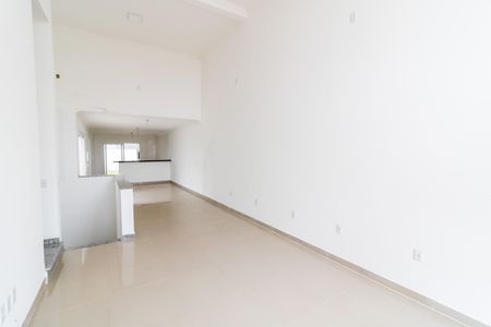 Casa à venda com 165m², 3 quartos e 2 vagas Casa à venda com 165m², 3 quartos e 2 vagasSala