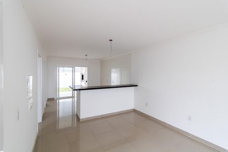 Casa à venda com 165m², 3 quartos e 2 vagas Casa à venda com 165m², 3 quartos e 2 vagasCozinha