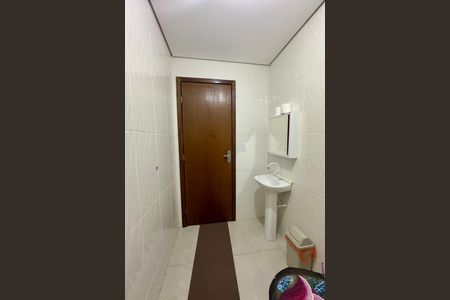 Casa de condomínio para alugar com 55m², 1 quarto e 1 vaga Casa de condomínio para alugar com 55m², 1 quarto e 1 vagaBanheiro social