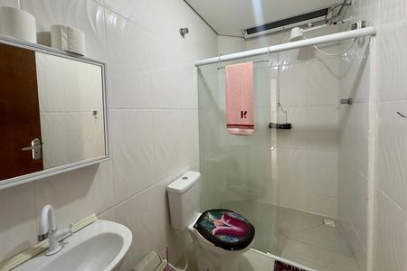 Casa de condomínio para alugar com 55m², 1 quarto e 1 vaga Casa de condomínio para alugar com 55m², 1 quarto e 1 vagaBanheiro social