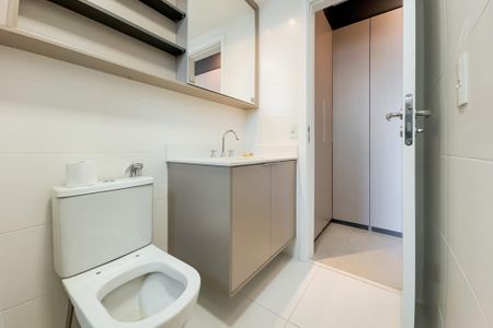 Apartamento à venda com 69m², 2 quartos e 1 vaga Apartamento à venda com 69m², 2 quartos e 1 vagaBanheiro da Suíte