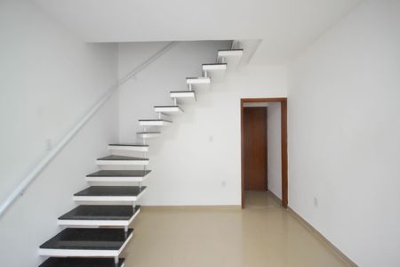 Sala de casa para alugar com 2 quartos, 68m² em Heliópolis, Belford Roxo