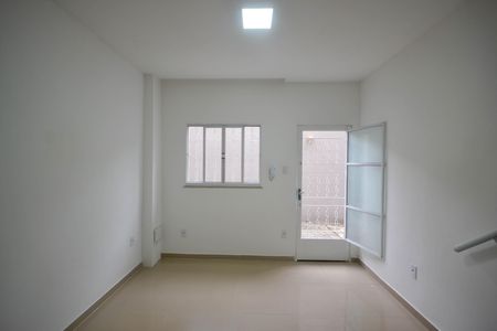 Casa para alugar com 2 quartos, 68m² em Heliópolis, Belford Roxo