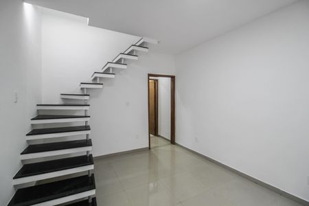 Sala de casa de condomínio para alugar com 2 quartos, 68m² em Heliópolis, Belford Roxo