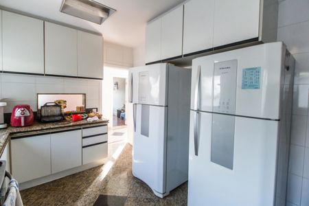 Casa de condomínio à venda com 800m², 4 quartos e 16 vagasCozinha