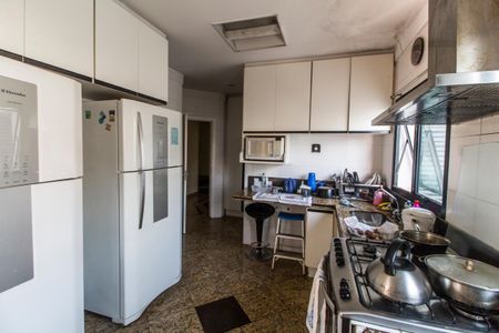 Casa de condomínio à venda com 800m², 4 quartos e 16 vagasCozinha