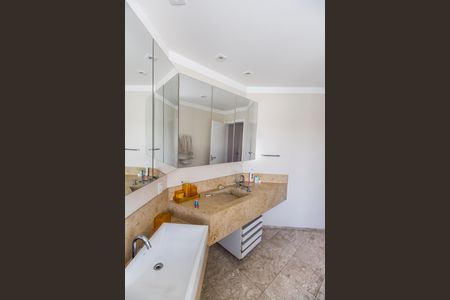 Casa de condomínio à venda com 800m², 4 quartos e 16 vagasBanheiro da Suíte 1