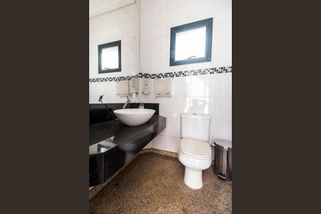 Casa de condomínio à venda com 800m², 4 quartos e 16 vagasBanheiro