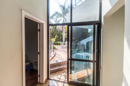 Casa de condomínio à venda com 800m², 4 quartos e 16 vagasCorredor