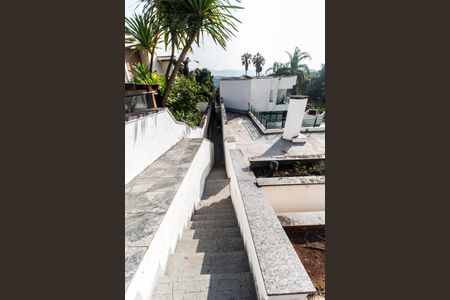 Casa de condomínio à venda com 800m², 4 quartos e 16 vagasEscada