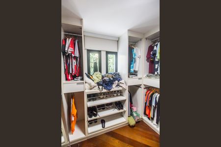 Casa de condomínio à venda com 800m², 4 quartos e 16 vagasCloset da suíte 1