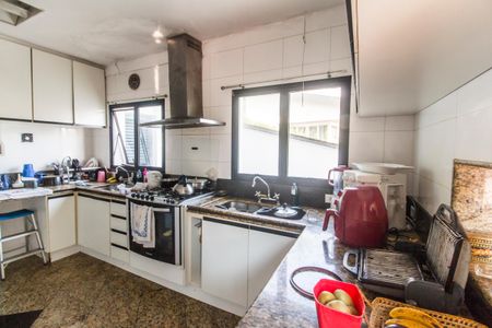 Casa de condomínio à venda com 800m², 4 quartos e 16 vagasCozinha