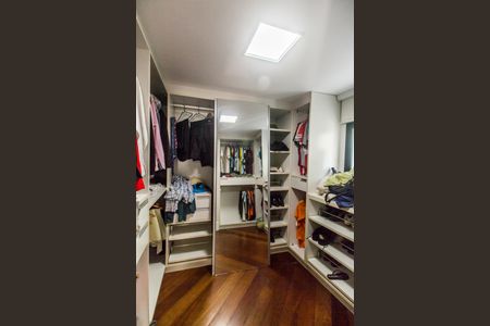 Casa de condomínio à venda com 800m², 4 quartos e 16 vagasCloset da suíte 1