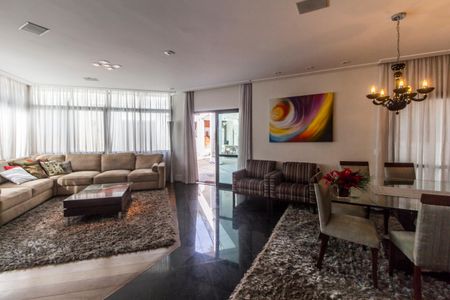 Casa de condomínio à venda com 800m², 4 quartos e 16 vagasSala