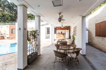 Casa de condomínio à venda com 800m², 4 quartos e 16 vagasVaranda