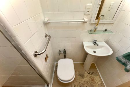 Apartamento para alugar com 131m², 3 quartos e 1 vaga Apartamento para alugar com 131m², 3 quartos e 1 vagaBanheiro social