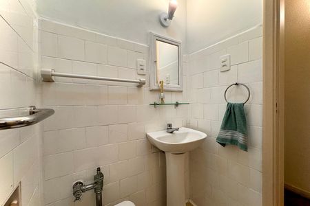 Apartamento para alugar com 131m², 3 quartos e 1 vaga Apartamento para alugar com 131m², 3 quartos e 1 vagaBanheiro social