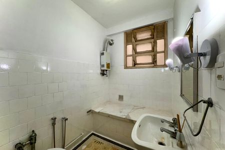 Banheiro social de apartamento para alugar com 3 quartos, 131m² em Botafogo, Rio de Janeiro