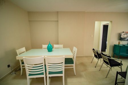 Sala de apartamento para alugar com 2 quartos, 79m² em Flórida, Praia Grande