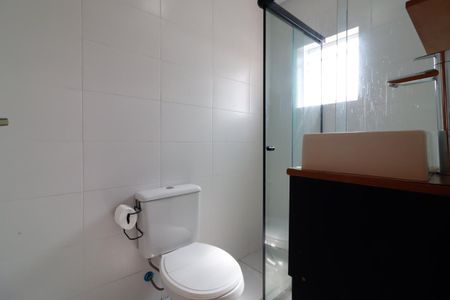 Banheiro social de kitnet/studio à venda com 1 quarto, 17m² em Vila Marieta, São Paulo