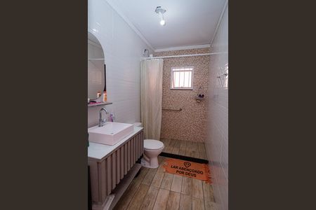 Casa para alugar com 1400m², 3 quartos e 5 vagasBanheiro social