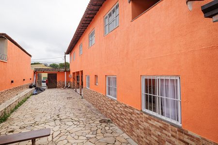 Casa para alugar com 1400m², 3 quartos e 5 vagasQiantal e garagem