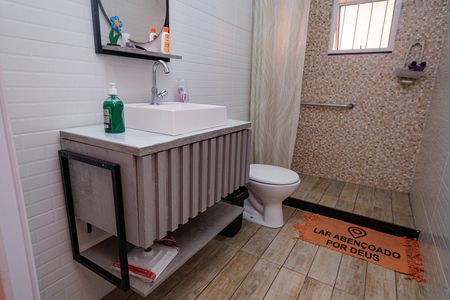 Casa para alugar com 1400m², 3 quartos e 5 vagasBanheiro social