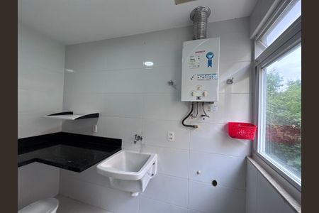 Apartamento para alugar com 80m², 2 quartos e 1 vaga Apartamento para alugar com 80m², 2 quartos e 1 vagaCozinha e Área de Serviço