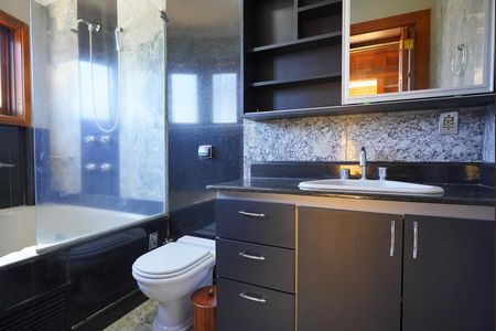 Casa à venda com 434m², 4 quartos e 3 vagasBanheiro da Suíte