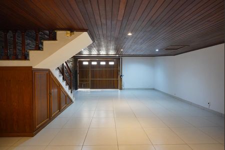 Casa à venda com 434m², 4 quartos e 3 vagasGaragem