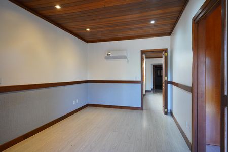 Casa à venda com 434m², 4 quartos e 3 vagasSuíte