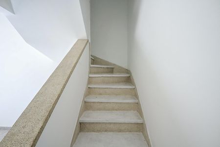 Casa à venda com 125m², 4 quartos e 2 vagasEscada