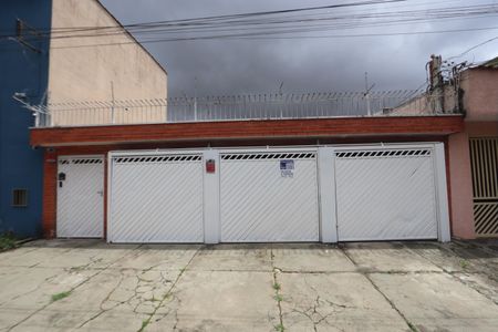 Casa para alugar com 300m², 3 quartos e 3 vagasFachada
